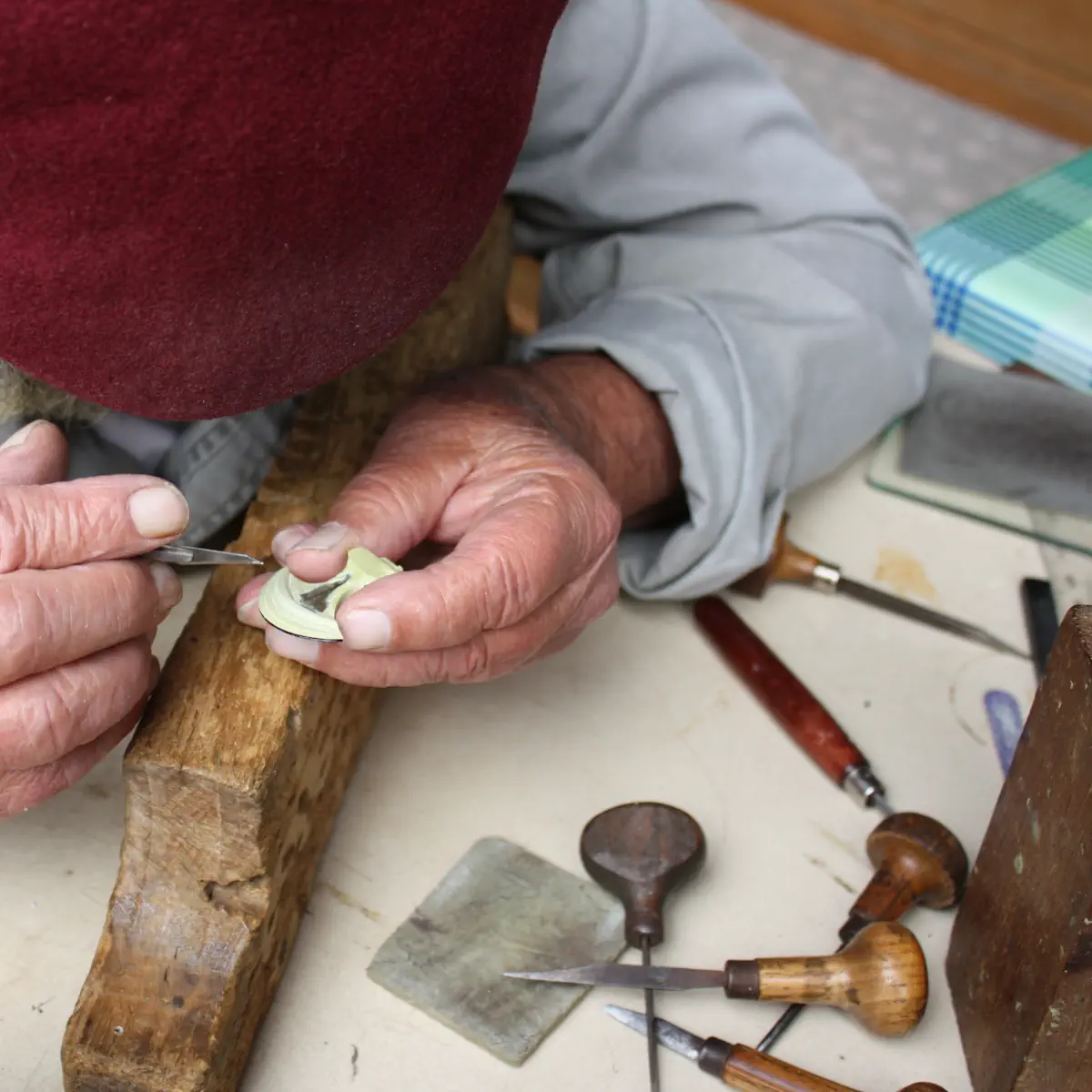 Der Künstler bei der Arbeit